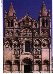 Западный фасад собора Сен-Пьер в Ангулеме.