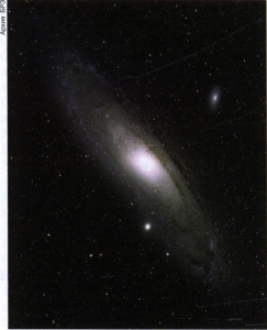 Туманность Андромеды и два её спутника - М32 и NGC205.