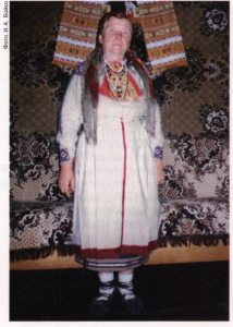 Крестьянка из село Илемня (Ивано-Франковская область) в праздничном наряде. 1998.